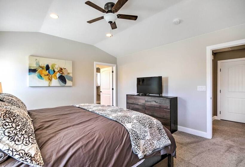 Scenic La Verkin Home: 20 Mi To Zion National Park