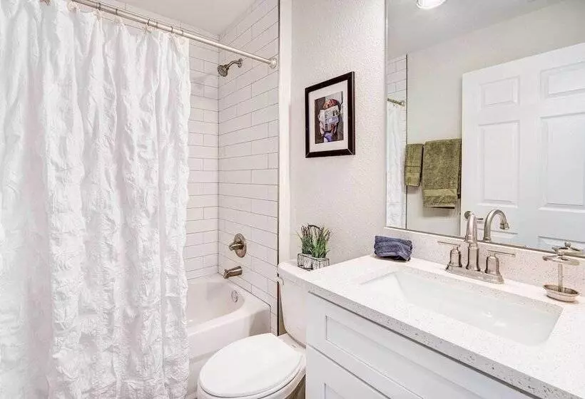 Sebring  Sand Trap  Home   Swim & Golf!