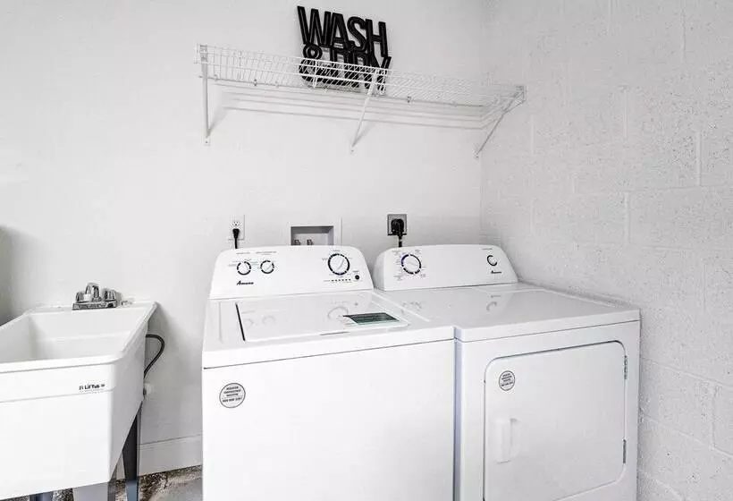 Sebring  Sand Trap  Home   Swim & Golf!