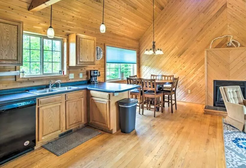 Secluded Lake Michigan Home: Private Fire Pit