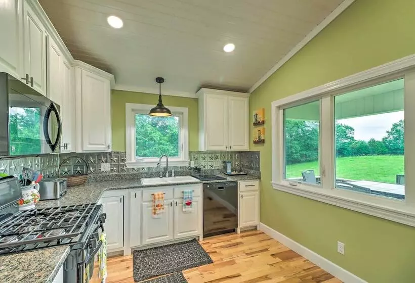 Secluded Timbo Retreat   Hike, Swim & Kayak!