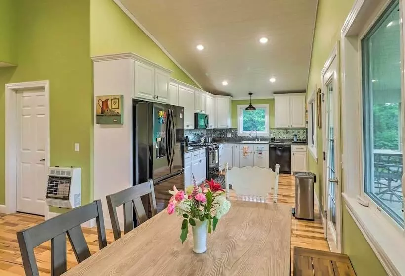 Secluded Timbo Retreat   Hike, Swim & Kayak!