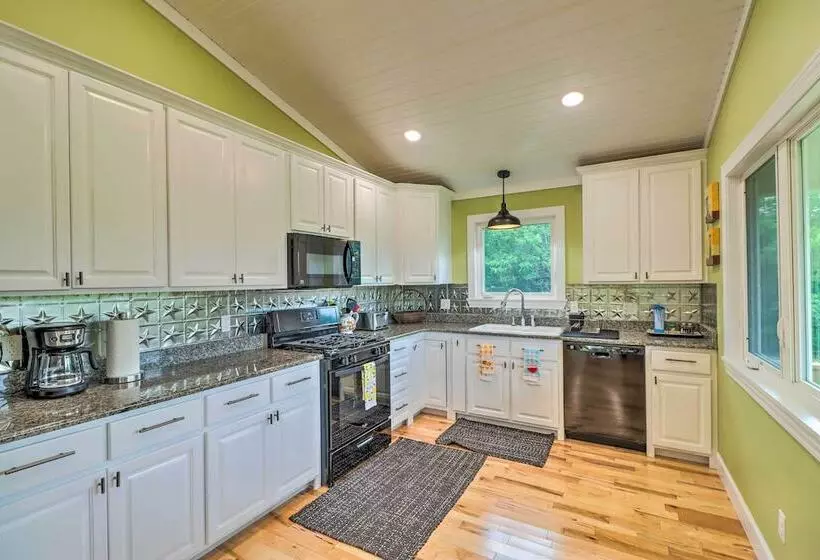 Secluded Timbo Retreat   Hike, Swim & Kayak!