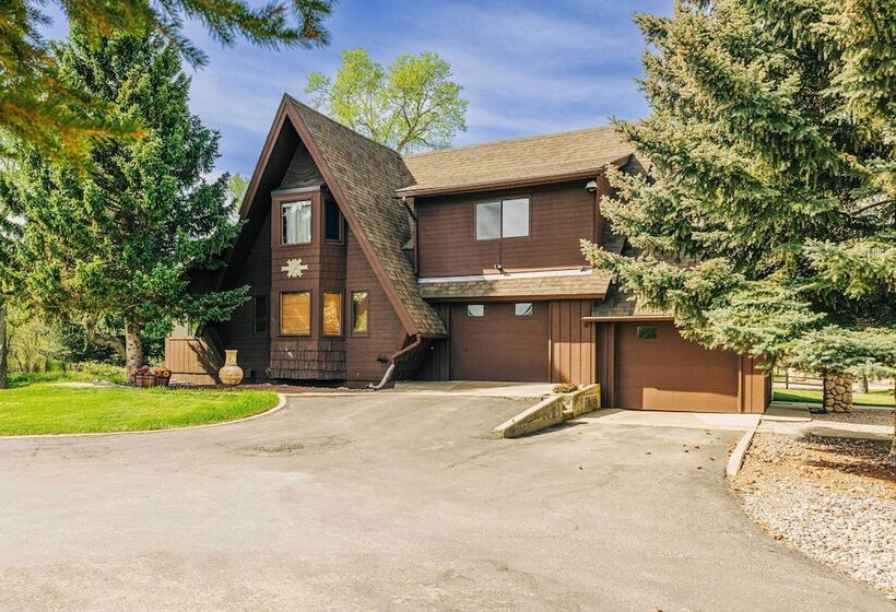 Serene Creekside Sheridan Getaway: Mountain Views!