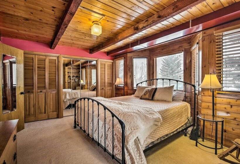 Serene Creekside Sheridan Getaway: Mountain Views!