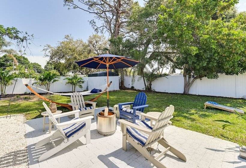 Sunny Sarasota Home W/ Pool Near Siesta Key Beach!