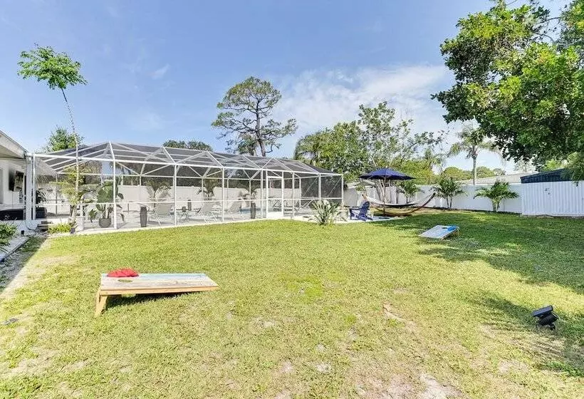 Sunny Sarasota Home W/ Pool Near Siesta Key Beach!