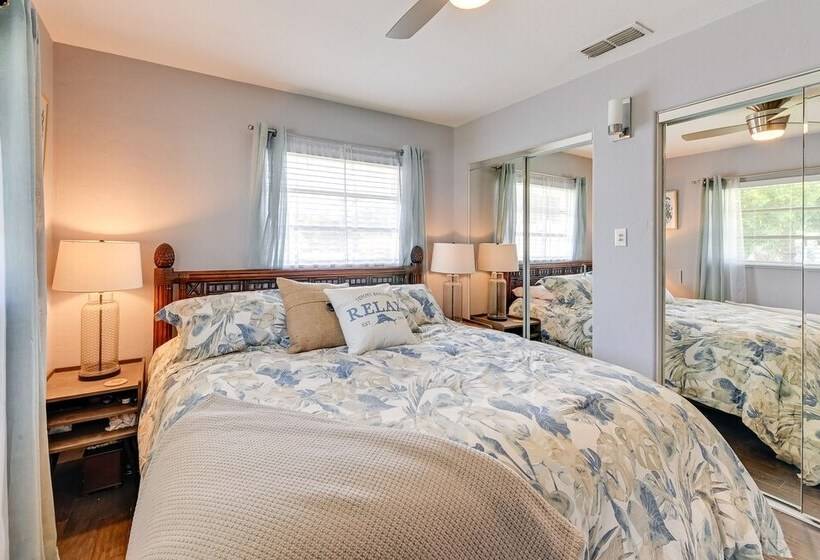 Sunny Sarasota Home W/ Pool Near Siesta Key Beach!