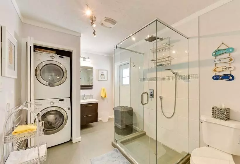 Sunny Sarasota Home W/ Pool Near Siesta Key Beach!