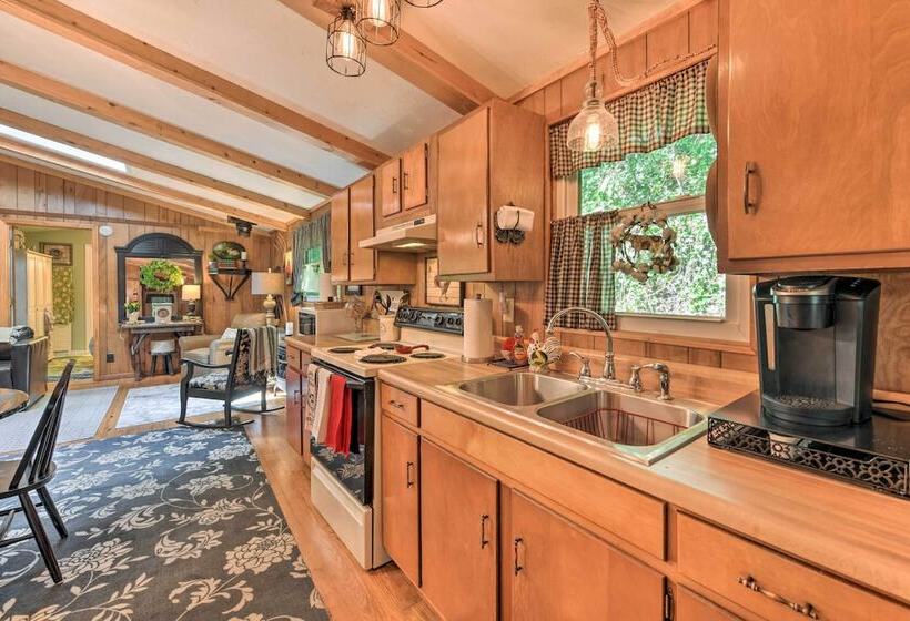 Smoky Mountain Cottage W/ Lanai & Mtn Views