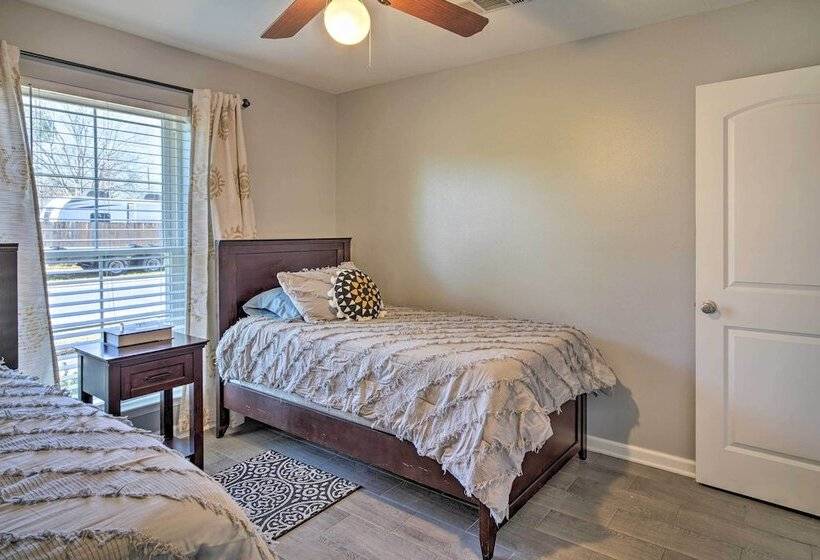 Updated Baton Rouge Home W/ Grill ~ 10 Mi To Dtwn!