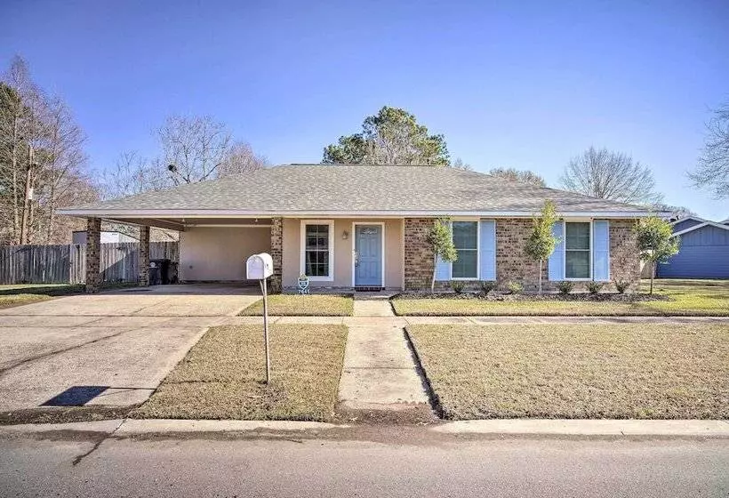 Updated Baton Rouge Home W/ Grill ~ 10 Mi To Dtwn!