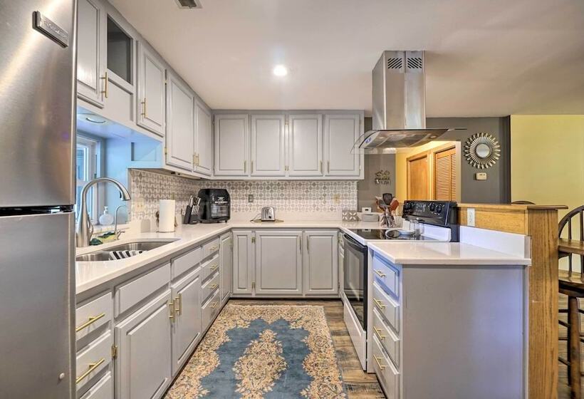 Updated Buckeye Lake Retreat W/ Game Room!