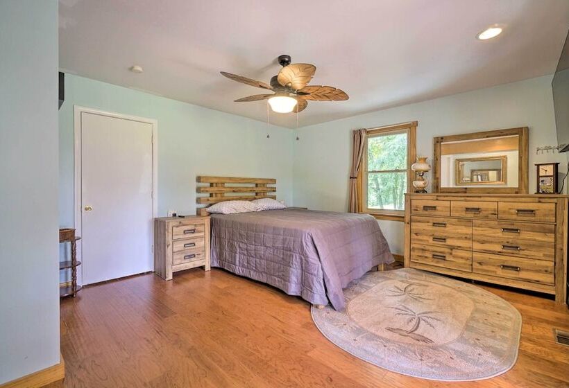 Updated Buckeye Lake Retreat W/ Game Room!