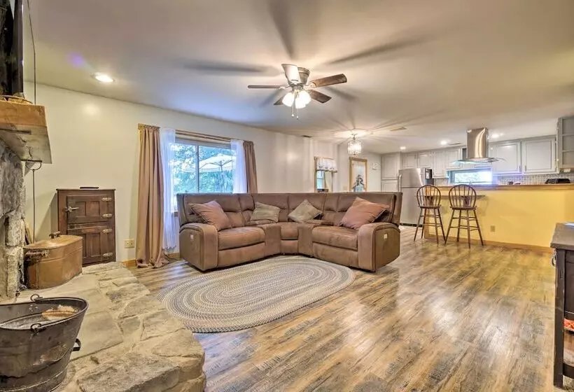 Updated Buckeye Lake Retreat W/ Game Room!