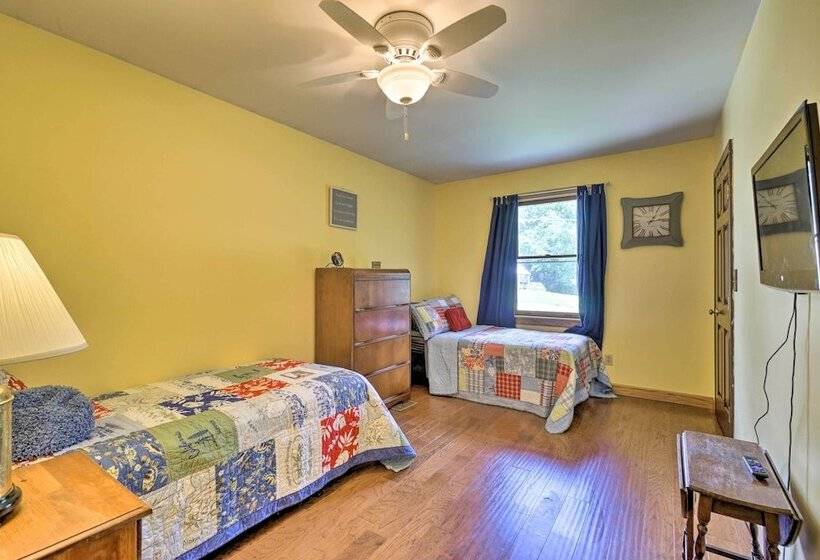 Updated Buckeye Lake Retreat W/ Game Room!