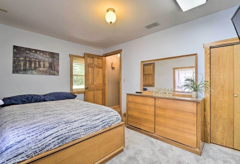 Updated Buckeye Lake Retreat W/ Game Room!