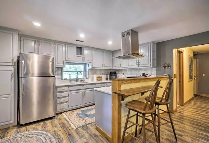 Updated Buckeye Lake Retreat W/ Game Room!