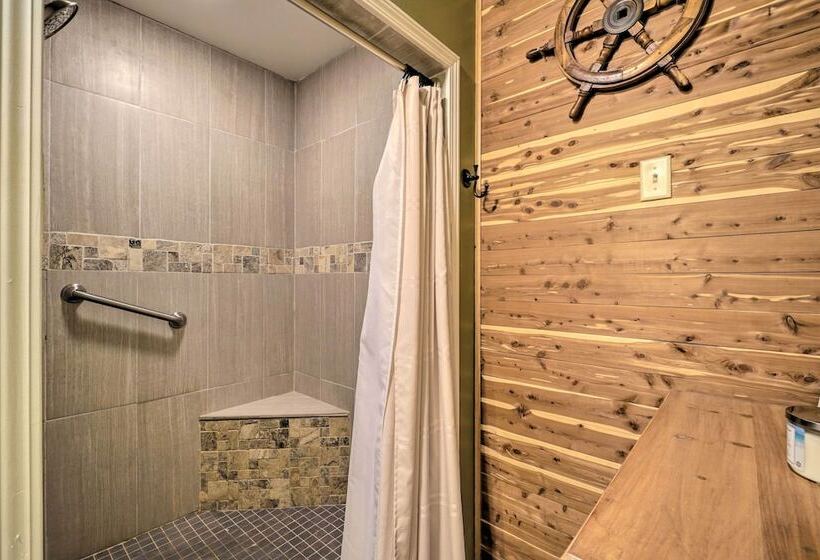 Updated Buckeye Lake Retreat W/ Game Room!