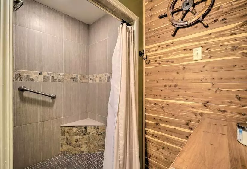 Updated Buckeye Lake Retreat W/ Game Room!