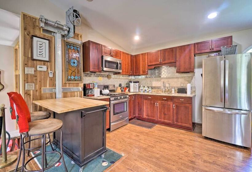 Updated Buckeye Lake Retreat W/ Game Room!