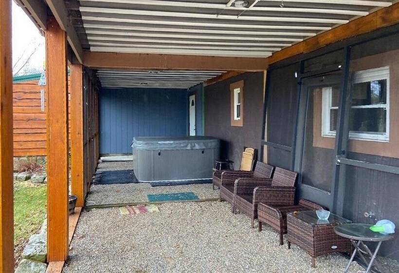 Updated Buckeye Lake Retreat W/ Game Room!