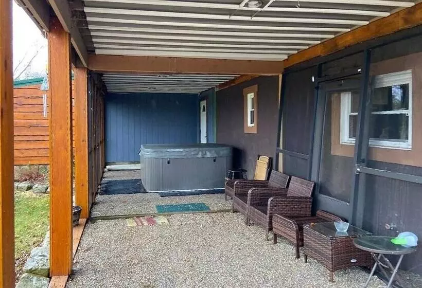 Updated Buckeye Lake Retreat W/ Game Room!