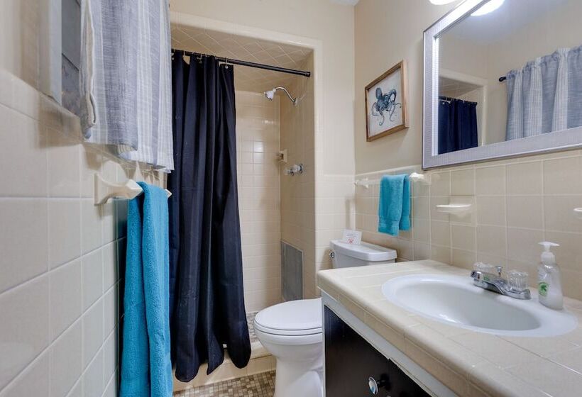 Vibrant Pass Christian Oasis 3 Blocks To Beach!