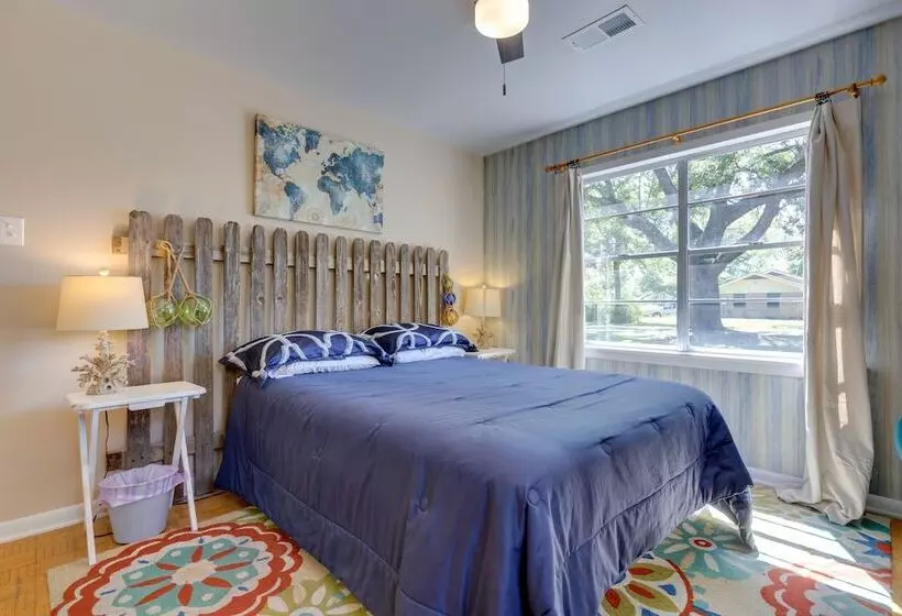 Vibrant Pass Christian Oasis   3 Blocks To Beach!