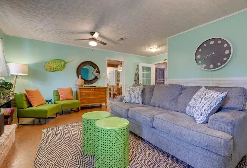 Vibrant Pass Christian Oasis   3 Blocks To Beach!