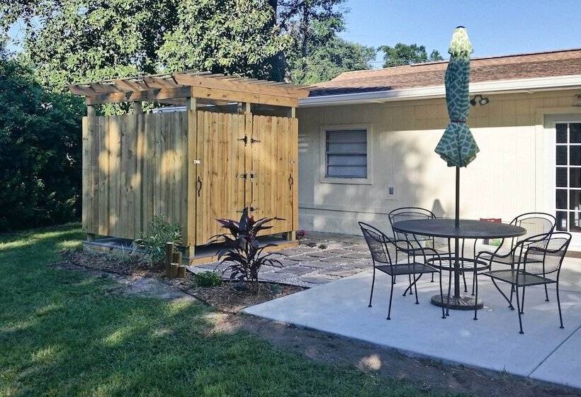 Vibrant Pass Christian Oasis 3 Blocks To Beach!