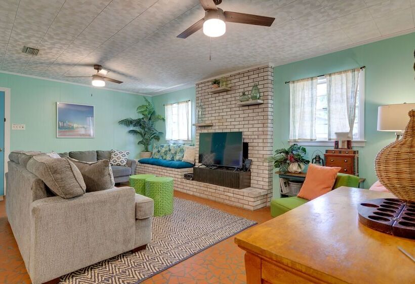 Vibrant Pass Christian Oasis 3 Blocks To Beach!