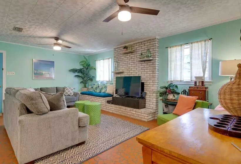 Vibrant Pass Christian Oasis   3 Blocks To Beach!