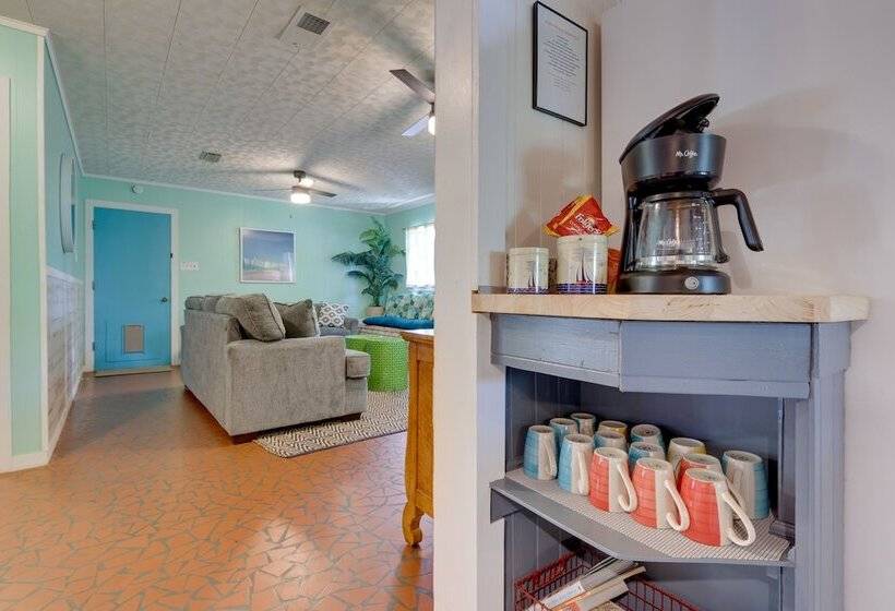 Vibrant Pass Christian Oasis 3 Blocks To Beach!