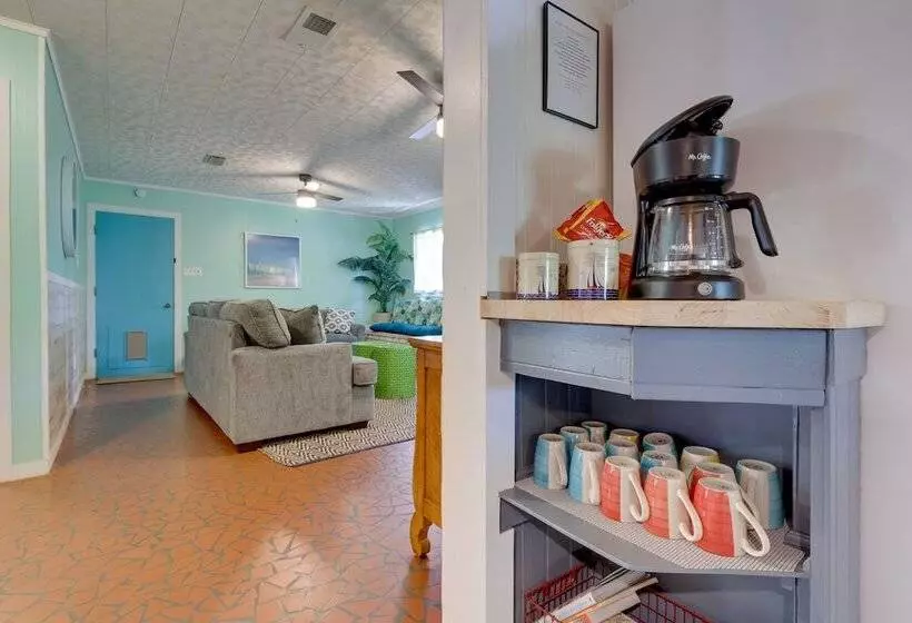 Vibrant Pass Christian Oasis   3 Blocks To Beach!