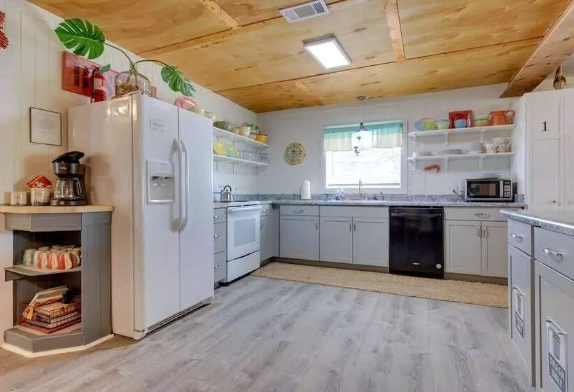 Vibrant Pass Christian Oasis   3 Blocks To Beach!