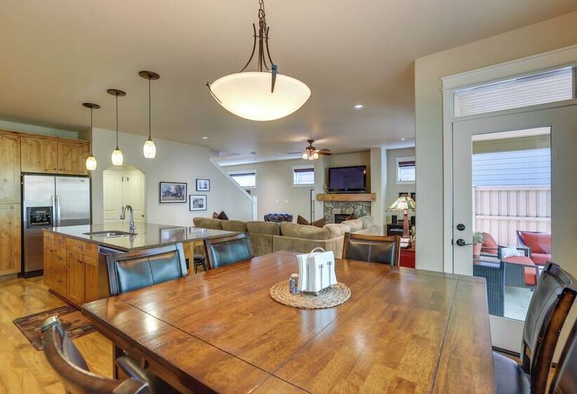 Family Friendly Bend Home: 1 Mi To Downtown!