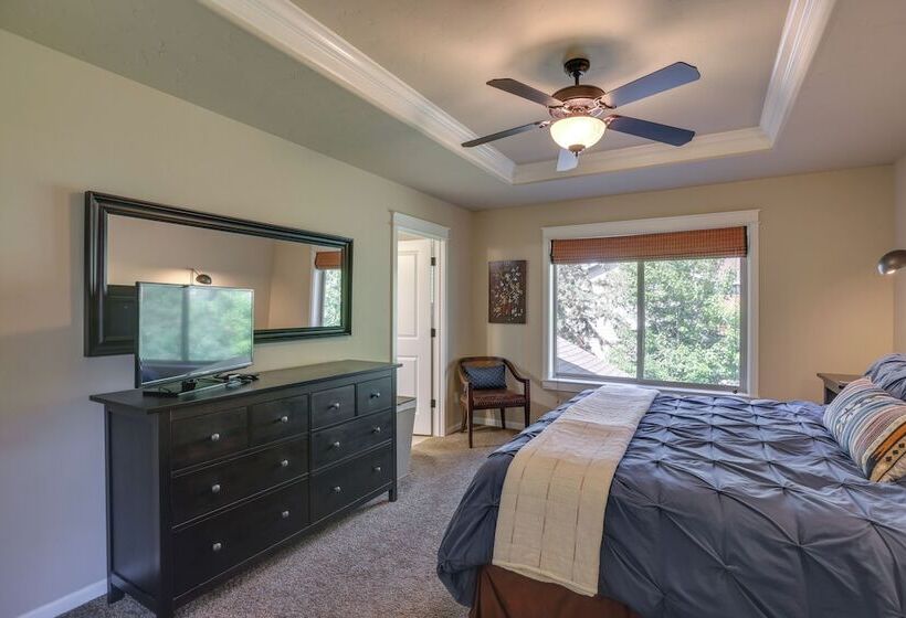 Family Friendly Bend Home: 1 Mi To Downtown!