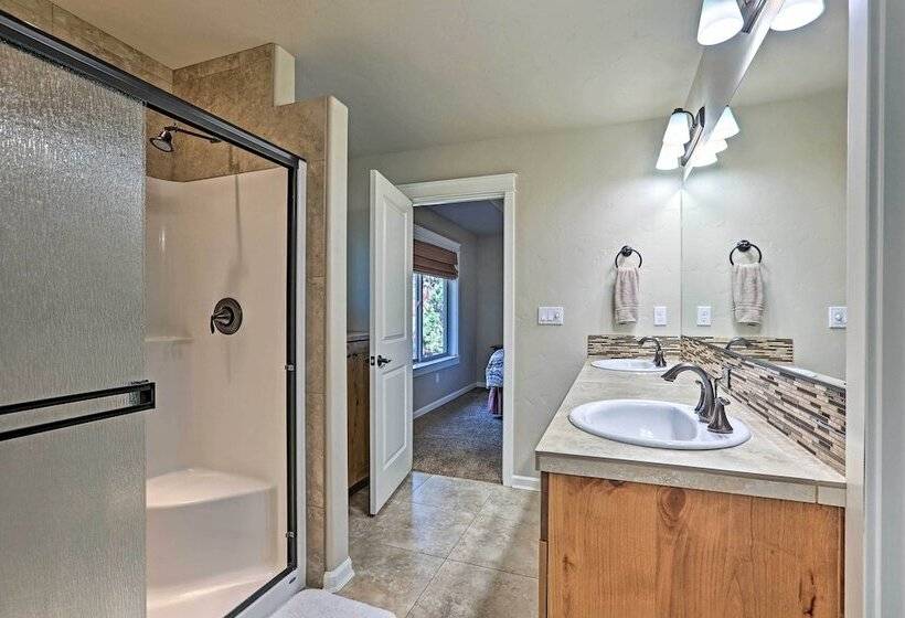 Family Friendly Bend Home: 1 Mi To Downtown!