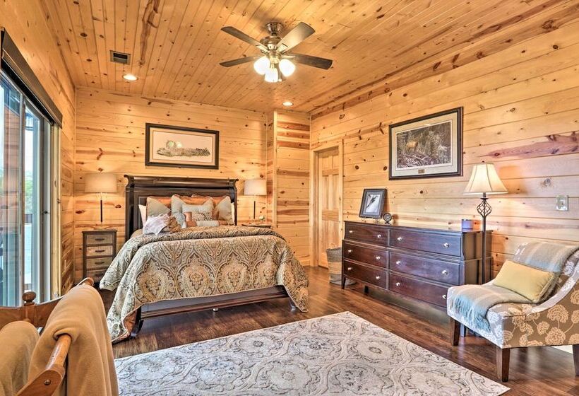 Woodsy Retreat W/ Fire Pit & Resort Amenities