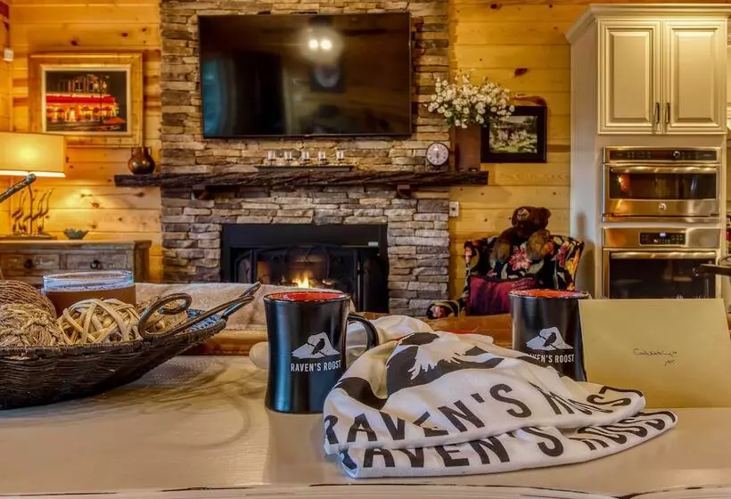 Woodsy Retreat W/ Fire Pit & Resort Amenities