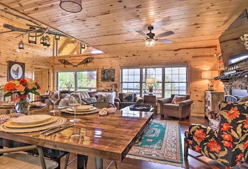 Woodsy Retreat W/ Fire Pit & Resort Amenities