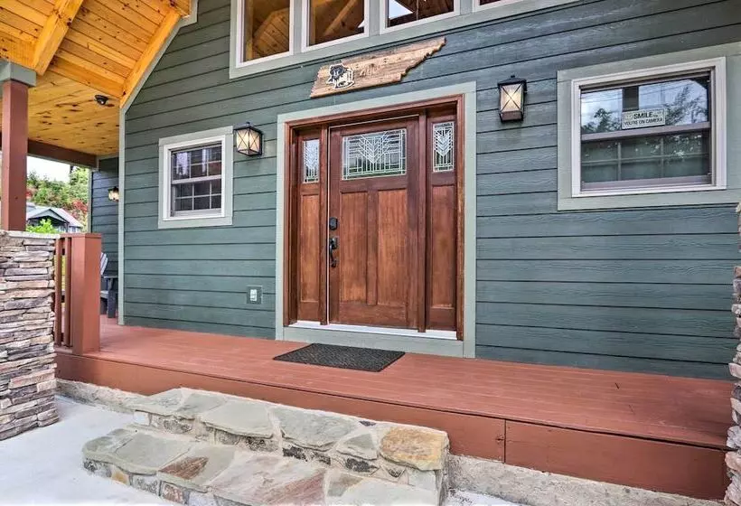 Woodsy Retreat W/ Fire Pit & Resort Amenities