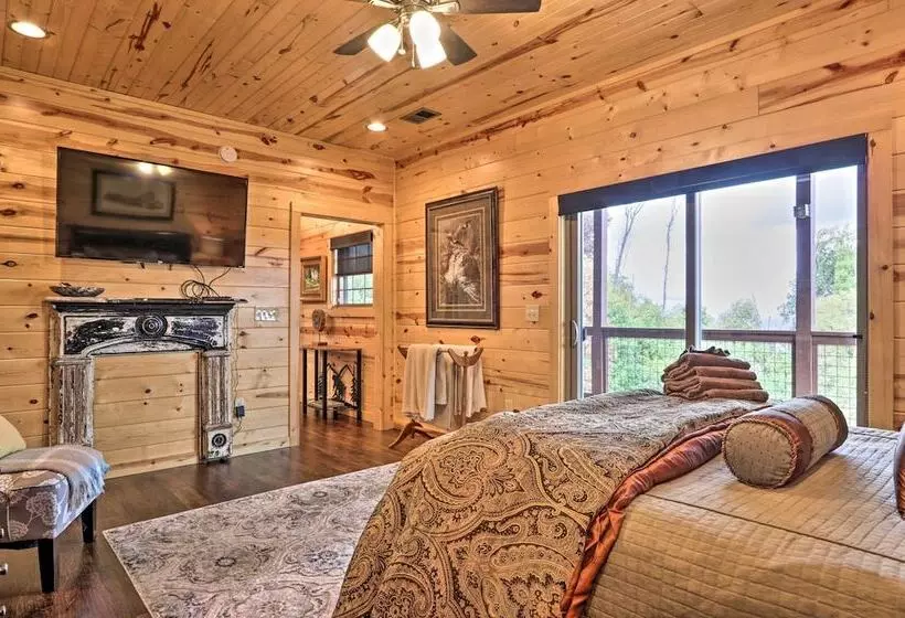 Woodsy Retreat W/ Fire Pit & Resort Amenities