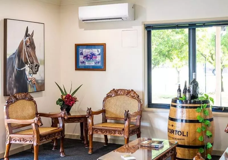 Hawkesbury Race Club Motel