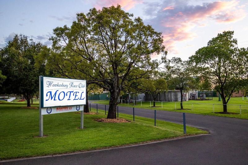 Hawkesbury Race Club Motel