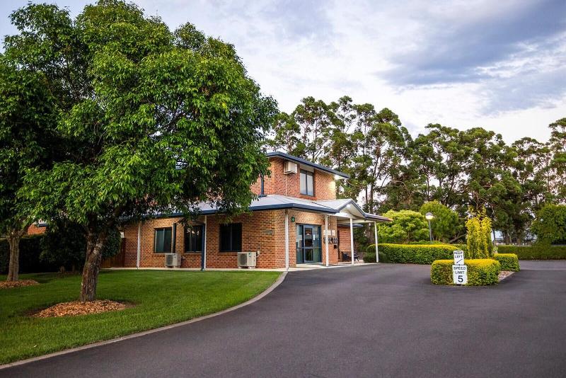 Hawkesbury Race Club Motel