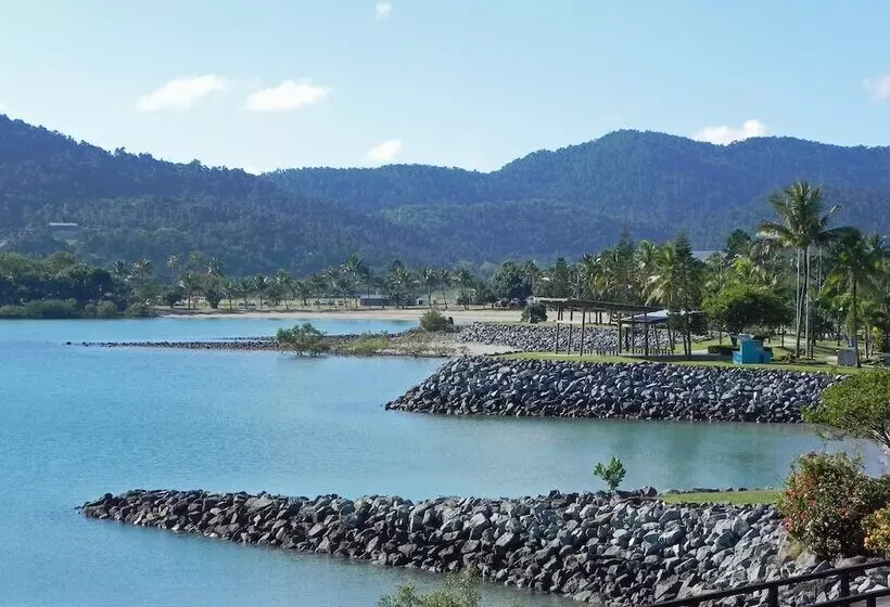 Hotelli Airlie Waterfront Bed & Breakfast