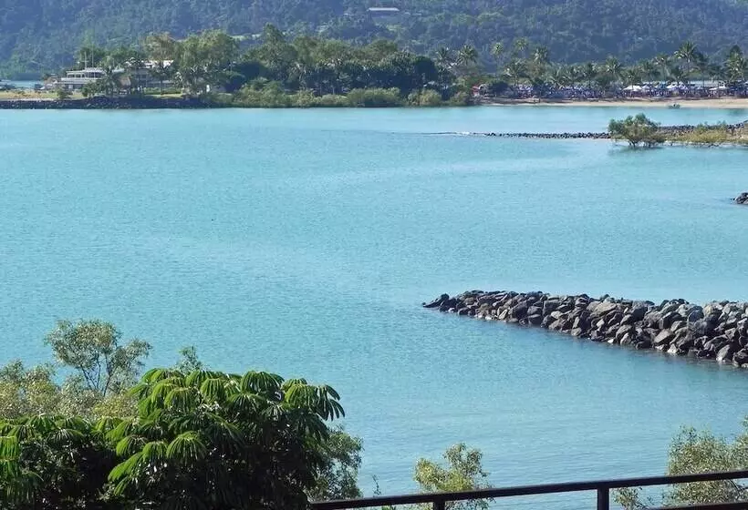 Hotelli Airlie Waterfront Bed & Breakfast