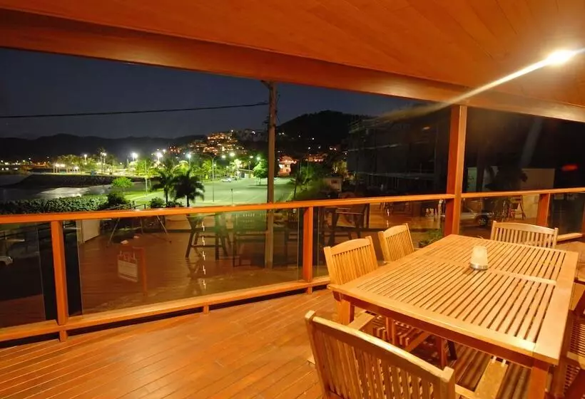 Hotelli Airlie Waterfront Bed & Breakfast